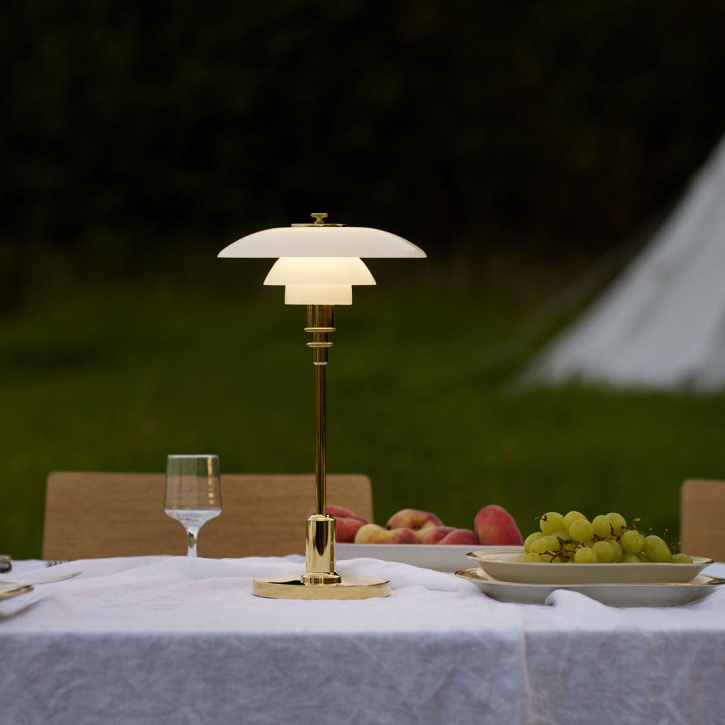 PH 2/1 ポータブル テーブルランプ（全2色）