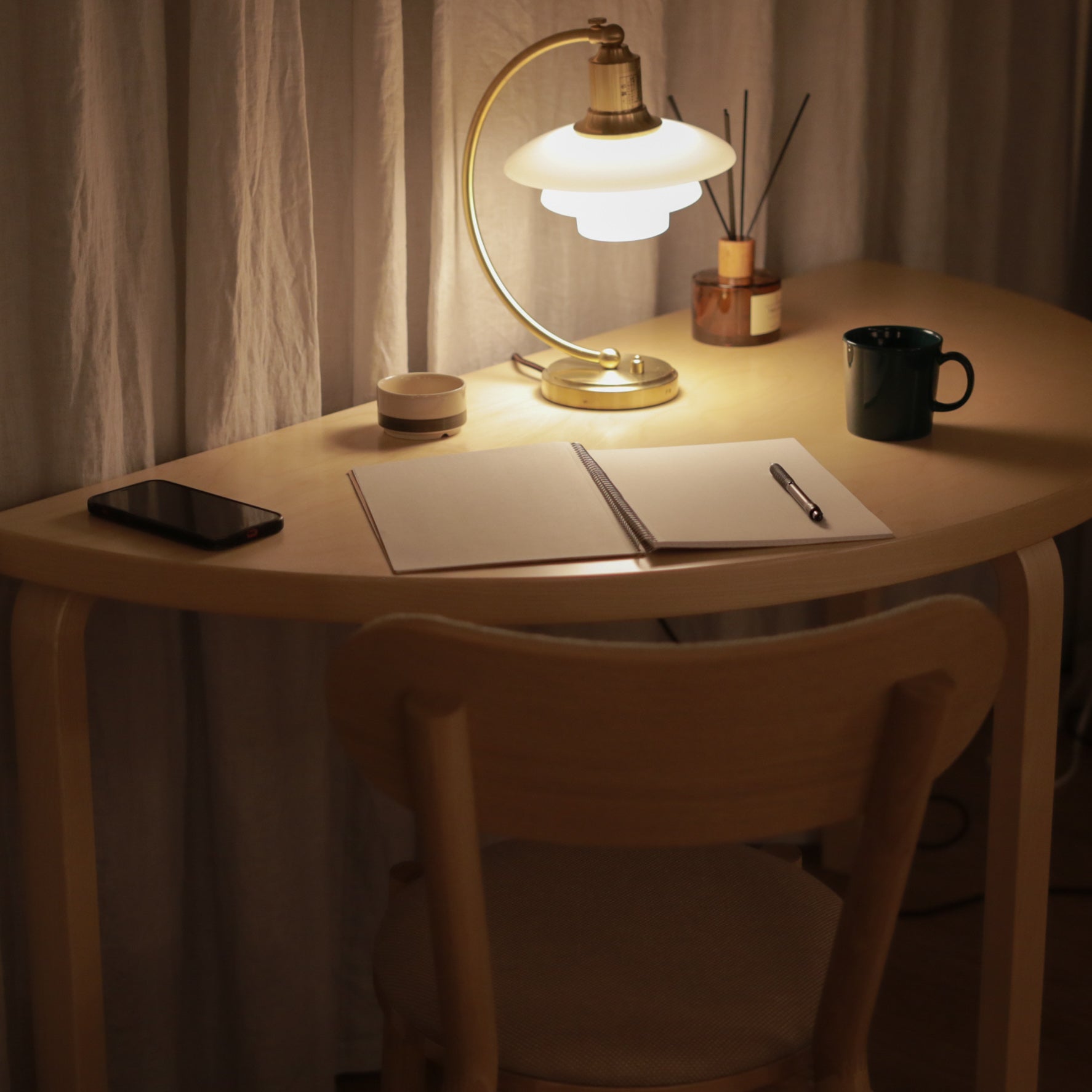 PH 2/2 LUNA テーブルランプ