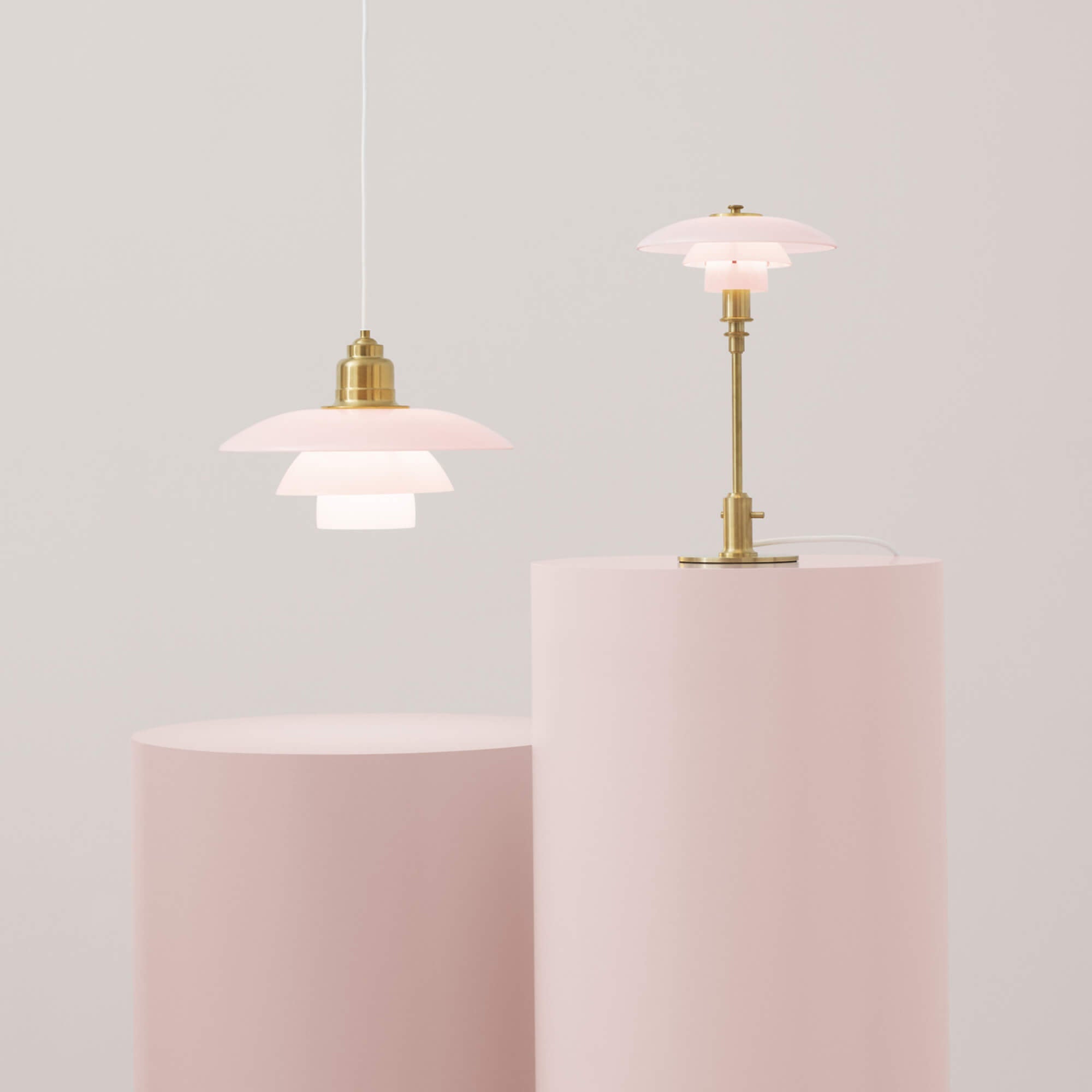 PH 3½-3 Glass Pendant Pale Rose ペンダントライト｜Louis Poulsen